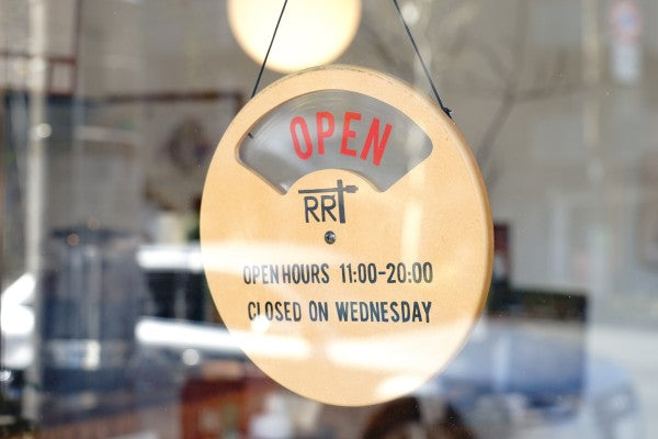 〈RR（アールアール）– COFFEE TEA BEER BOOKS –〉<br>東京 代田橋