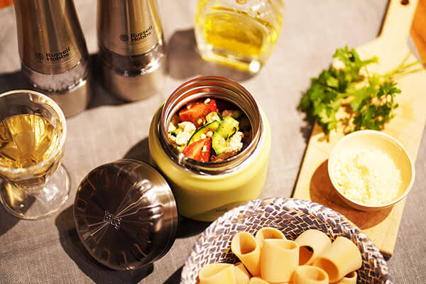 フードスタイリストがオススメする ＃サーモマグレシピ「ズッキーニでなりすましパスタ」